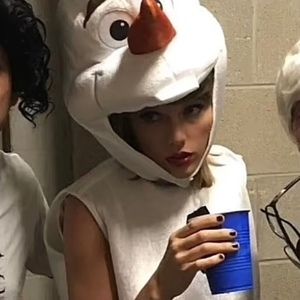 Meet your Posher, Claire